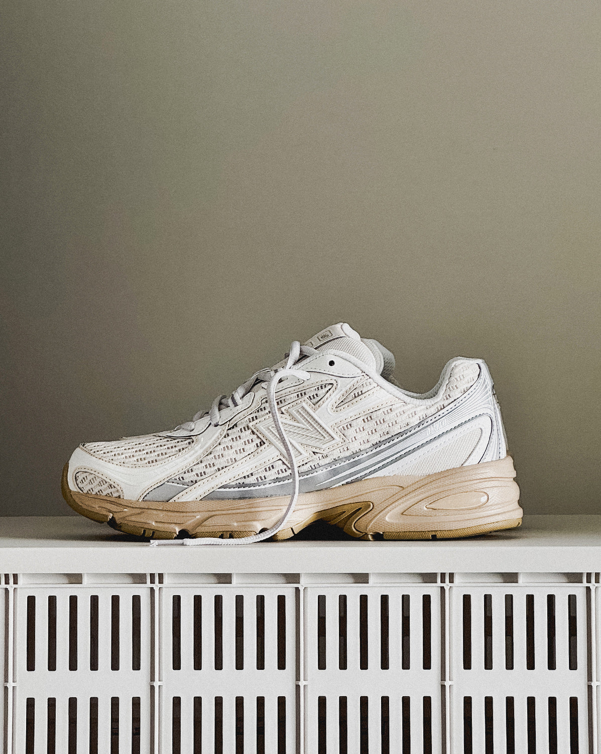 New Balance 740 - Image 2