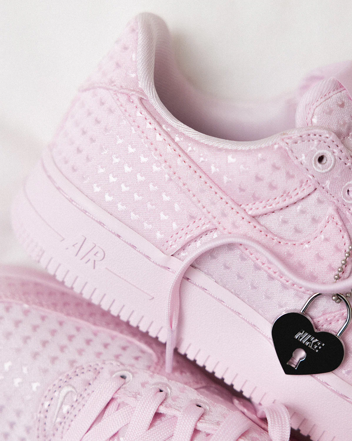 Nike Wmns Air Force 1 '07 Low SE *Valentines Day* - Image 3