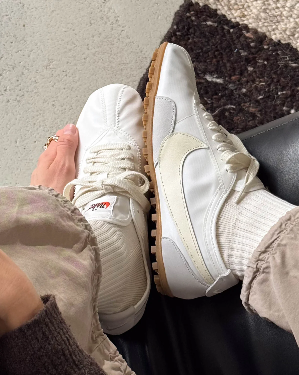 Nike Wmns Moon Shoe OG - Image 2