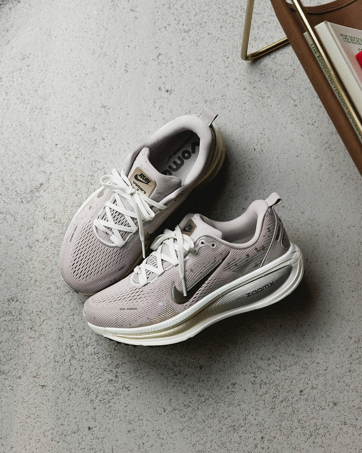 Nike Wmns Vomero 18 SE - Image 2